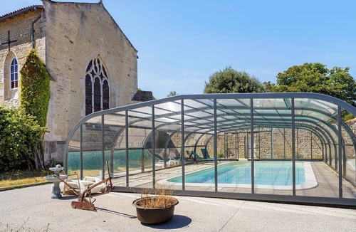 Longre House | Holiday Home “Gîte des Amoureux” with Shared Pool, Terrace & Wi-Fi