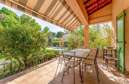 Mazan House | Holiday Home “Gîte des Athos Au Pied Du Ventoux” with Private Pool, Wi-Fi & AC