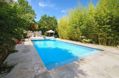 Le Bar-sur-Loup House | Holiday Home 'La Bergerie dans les oliviers' with Mountain View, Shared Pool & Wi-Fi