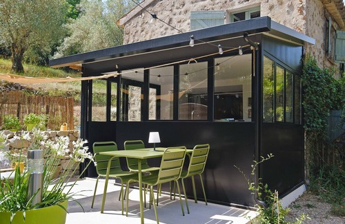 Le Bar-sur-Loup House | Holiday Home 'La Bergerie dans les oliviers' with Mountain View, Shared Pool & Wi-Fi