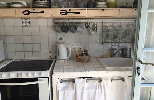 Le Bar-sur-Loup House | Holiday Home 'Le Cabanon Vue Sur La Vallée' with Balcony and Wi-Fi