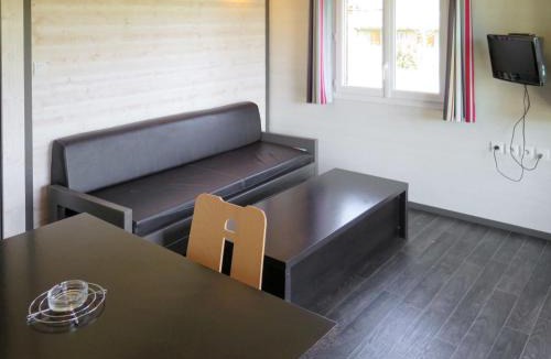 Marminiac House | Holiday Home Les Hameaux de Pomette-Chalet 4 pers- by Interhome