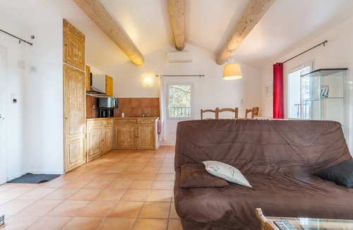 Le Tholonet House | Holiday Home 'Lou Jas Dé Raféou - Gîte Raphaël' with Mountain View, Wi-Fi and AC