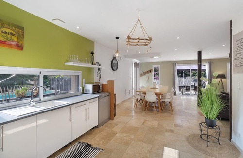 Saint-Amand-de-Coly House | Holiday Home 'Maison De Vacances L Etable' with Private Pool, Wi-Fi and Air Conditioning