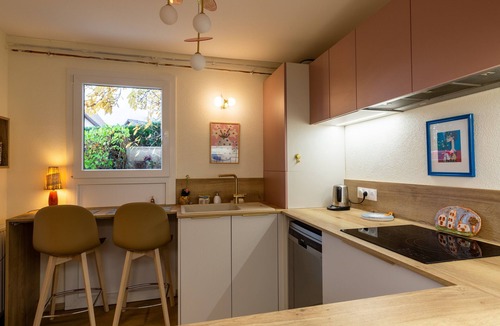 Annecy-le-Vieux House | Holiday Home "Maison Mitoyenne near Lake Annecy" with Mountain View
