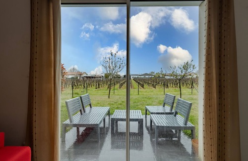 Libourne House | Holiday Home 'Maion 12 Pers-3 Chambres' with Shared Terrace, Wi-Fi and Air Conditioning