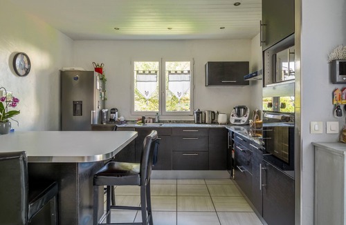 Gujan-Mestras House | Holiday Home 'Maison agréable et tranquille' with Whirlpool, Terrace & Wi-Fi