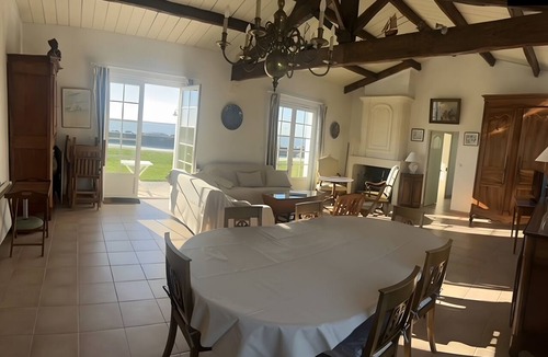 Loix House | Holiday Home 'Maison Verte' with Sea View, Private Terrace and Wi-Fi