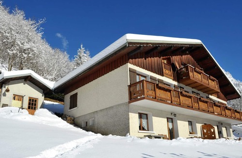 Champagny-en-Vanoise Apartment | Homerez - Amazing appartement 40 m away from the slopes for 4 ppl. with garden