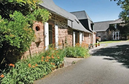 Villac House | Homerez - Cozy House with Garden View in Villac