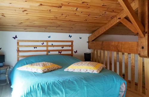 Frayssinet-le-Gelat House | Homerez - House for 2 ppl. with shared pool and garden at Frayssinet-le-Gélat