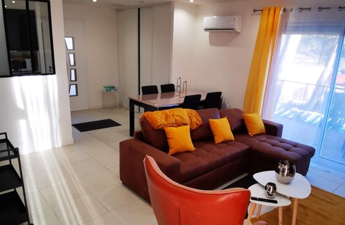 Saint-Marc-Jaumegarde House | Homerez - House for 6 ppl. with terrace and balcony at Saint-Marc-Jaumegarde
