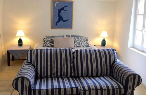 Valaurie House | Homerez - Nice house for 2 ppl. with shared pool, garden and terrace at Valaurie