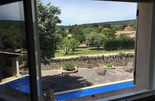 Cabrieres-d'Avignon Villa | Homerez - Villa in Cabrières-d'Avignon