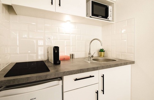 Ambilly Apartment | Homey Purity - Free parking/Near Tram/Netflix/Wifi