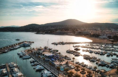 Sainte-Maxime City Centre Hotel | Hotel Les Palmiers