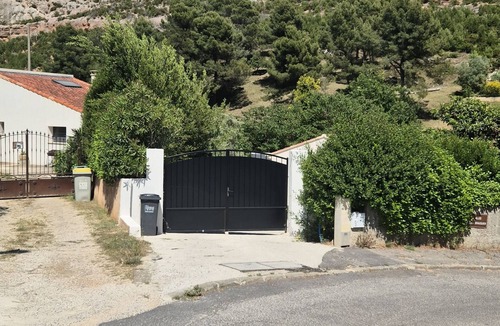 Vitrolles House | House family 2 bedrooms 8 beds beaches, train station and airport, Aix marseille