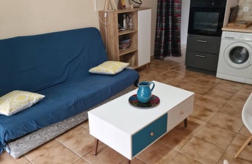 Mouries House | House "Gite L'Embellido" with Private Terrace, Wi-Fi and Air Conditioning