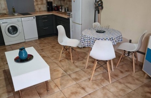 Mouries House | House "Gite L'Embellido" with Private Terrace, Wi-Fi and Air Conditioning