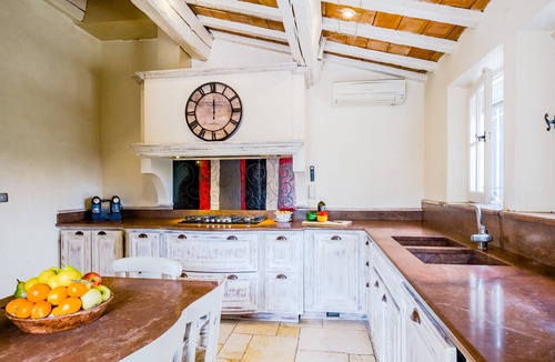 Le Castellet Villa | House of character for 1-13 people