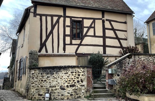Toucy House | House sleeps 5 in the heart of Toucy