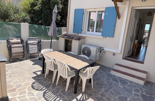 Le Brusc House | House with a view, located 3 minutes from the beaches and the town center, with parking