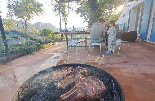 Le Beausset House | House with jacuzzi, splendid view over valley and vineyards, 15 mins from the sea.