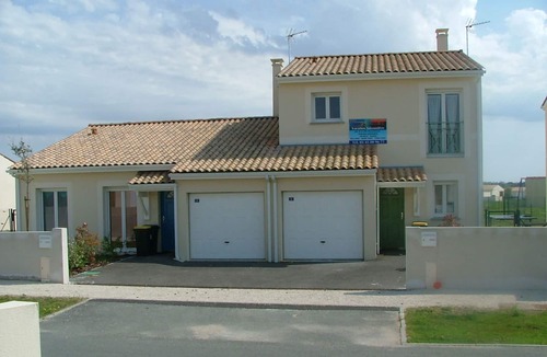 Saint-Georges-de-Didonne House | Houses for 12 people private indoor pool, 6 bedrooms, bbq enclosed garden