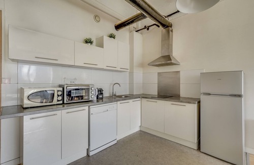 Les Lilas House | Ideal location: Serge Gainsbourg metro station at the foot of the building.