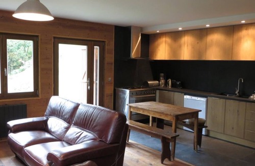 Les Gets Apartment | In a beautiful chalet, large apartment, mountain view, garden, terrace, sauna