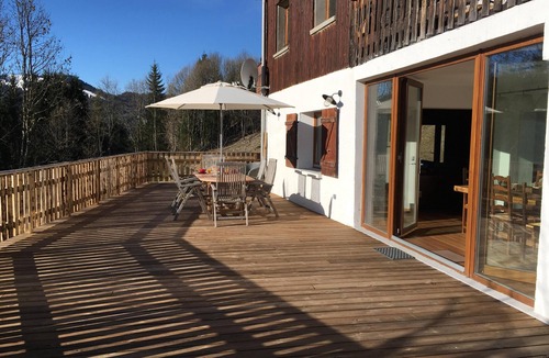 Les Gets Apartment | In a beautiful chalet, large apartment, mountain view, garden, terrace, sauna