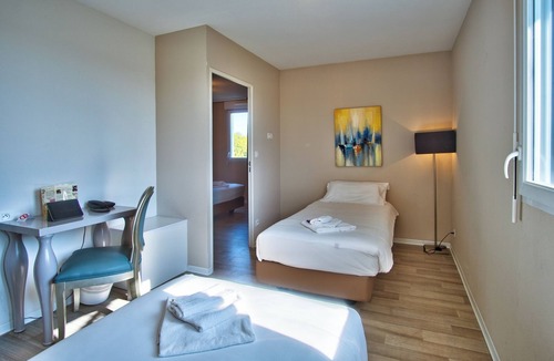 Lahonce Hotel | Inviting Family Escape | 5.2 Miles to Place Patxa City Gatherings