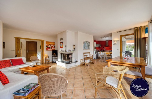 Bluffy Apartment | Just 2 km from Lake Annecy and the lovely village of Menthon-Saint-Bernard, L’Écrin de Bluffy welcomes you to a peaceful setting between lake and mountains.