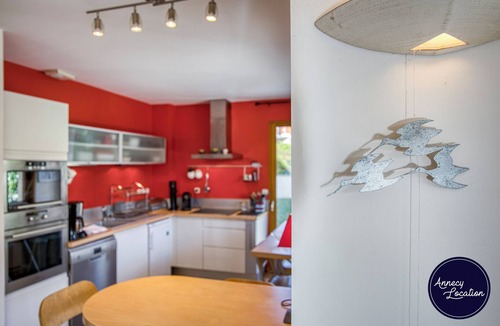 Bluffy Apartment | Just 2 km from Lake Annecy and the lovely village of Menthon-Saint-Bernard, L’Écrin de Bluffy welcomes you to a peaceful setting between lake and mountains.