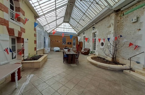 Sainte-Soulle House | L'Entrée du Château, Cottage, Orangery & Garden for Teams