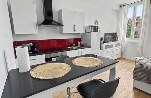Aubagne Apartment | L'Estival - brand-new, downtown, air conditioning, Wi-Fi, 6-minute walk from the train station