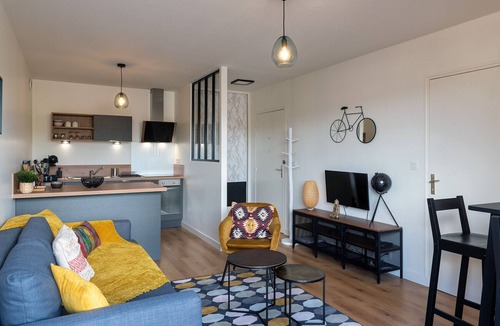 Brive-la-Gaillarde Apartment | L'Instant Terrasse - 1 Bedroom
