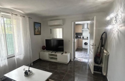 Golfe Juan Apartment | L'Open bord de mer