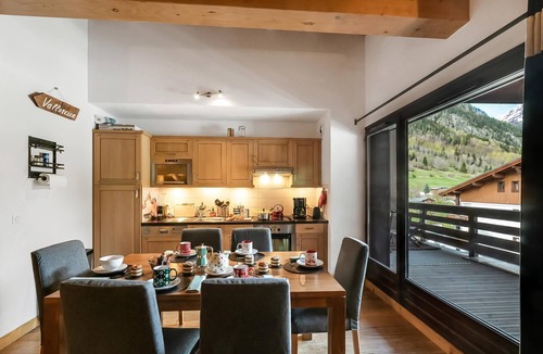 Vallorcine Apartment | l'Ours Bleu B33 Ski-In at Vallorcine| Shared Pool, Gym & Wellness, Vallorcine (Argentiere), France