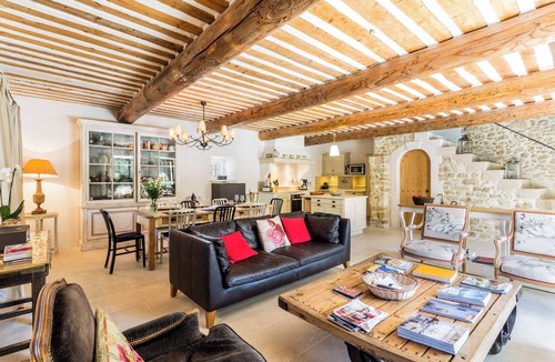 Maubec House | La Bastide de Maubec, nearby village within walking distance, with a pool