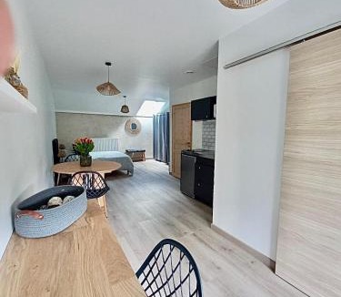 Ahun Bed & Breakfast | La Bergerie de Chantemille - Chambre d'hôtes Les Mésanges - jacuzzi, piscine