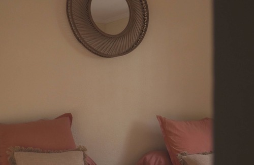 Grayan-Et-L'Hopital Bed & Breakfast | La Figulina - room and private space in a family home