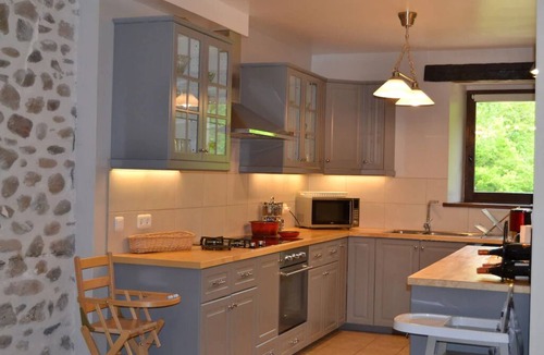 Monceaux-sur-Dordogne House | La Grange Riveraine: Spacious lodge on Dordogne with private pool, sleeps 15