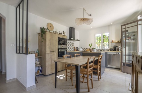 Eyragues Villa | La Maison Ugolin, a vacation home with a private pool for 6 people in Eyragues