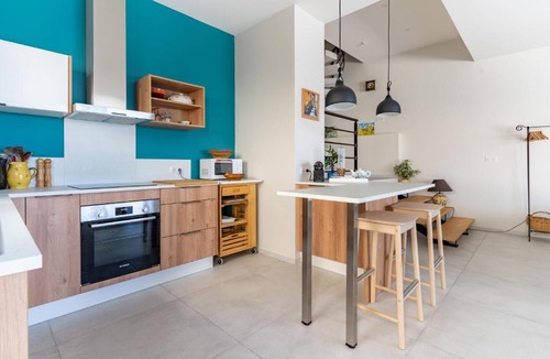 8th Arrondissement Apartment | LA MARONAISE - Maison dans la calanque