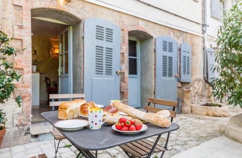 Les Cinq Avenues House | La Petite Provence