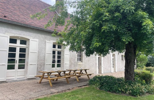 La Chapelle-Montlinard Villa | La Raimbauderie – A charming 4-star vacation rental with air conditioning, nestled in the heart of nature and vineyards.