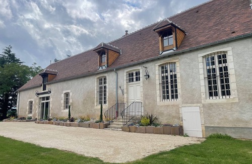 La Chapelle-Montlinard Villa | La Raimbauderie – A charming 4-star vacation rental with air conditioning, nestled in the heart of nature and vineyards.
