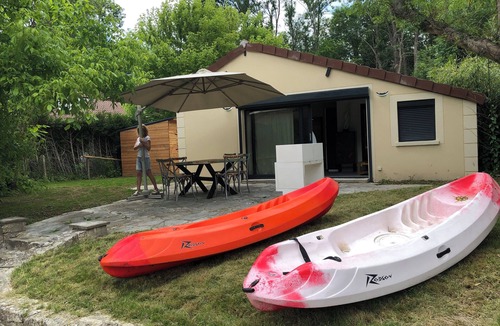 Montigny-sur-Loing House | La Ravine, house on the banks of the loing for up to 6 people, with canoes and rowing boat.