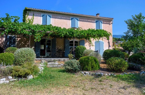 Bedoin House | La Tarente, Villa Provençale, with swimming pool for 8 to 10 people, rated 3*.